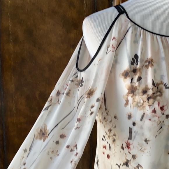 WHBM Cold Shoulder Top - Picture 5 of 10